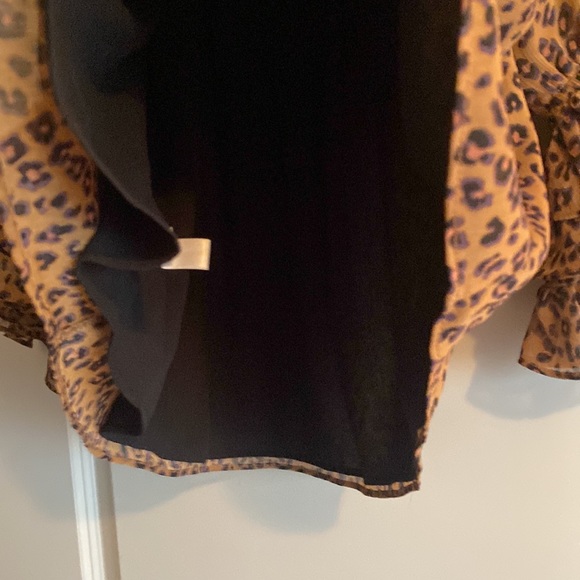 SALE🎉 New !CeCe Ruffle top - Picture 6 of 10